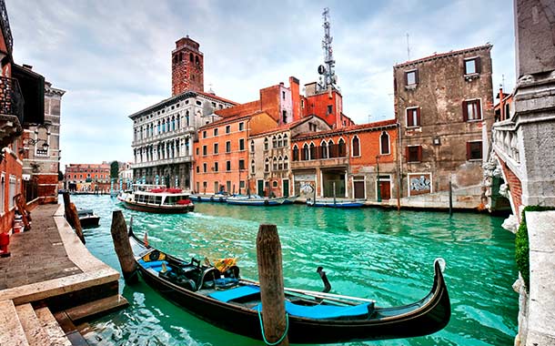 Go on Gondola for a Guided Tour - Italy Holidays