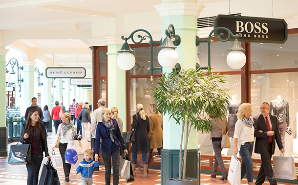 McArthur Glen - Designer Outlet - Boss store shopping - 4